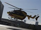 Helikoptéra ped nemocnicí v Grenoblu, kam pevezli Michaela Schumachera.