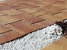  Díky speciální úprav CSB-Clean Protect vydrí betonová dlaba v okolí domu...