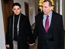 Kateina Pancová a Petr Kott v úterý 7. ledna 2014 pili k soudu opt ruku v...