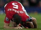 Rio Ferdinand z Manchesteru United se v duelu se Swansea City zranil.