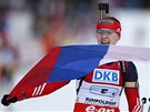 Ruská biatlonistka Olga Viluchinová veze ruskou tafetu na Svtovém poháru v