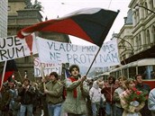 Sametová revoluce, demonstrace v den generální stávky na Národní tíd v Praze....