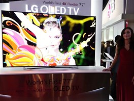 Ohebný OLED televizor souběžně představily společnosti LG a Samsung. Televizor...