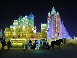 Festival je podle pozorovatel rok od roku psobivjí a extravagantnjí....