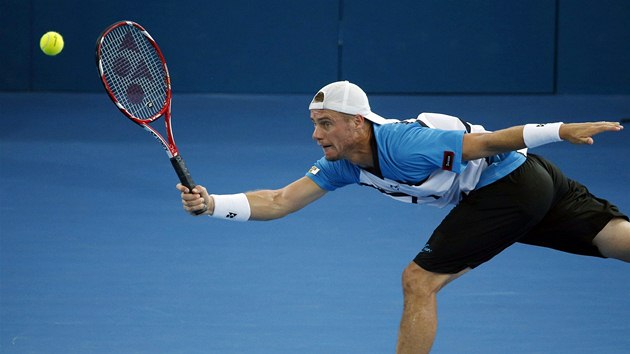 Leyton Hewitt ve finle turnaje v Brisbane. Australsk tenista v nm vydel triumf v souboji s Rogerem Federerem,