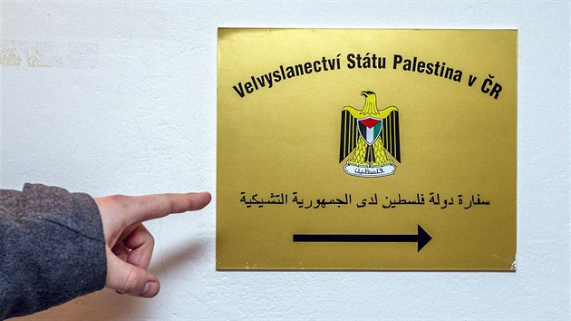 Podle oznaen sdl sthovan palestinsk ambasda ve dvou bytech bytovho komplexu (3. ledna 2014).