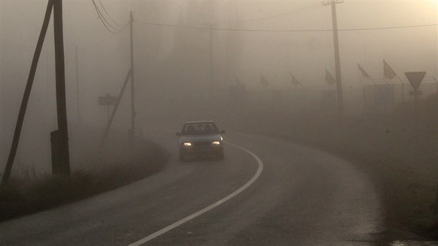 Mlha zkomplikovala jzdu na silnicch. Zahalila i ervenou Hospodu na Tebsku, 6. 1. 2014