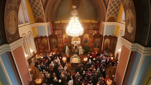 Pravoslavn vc v ter slavili svtek narozen Krista. Centrem pravoslavnho duchovnho ivota v Karlovch Varech byl dopoledne chrm sv. Petra a Pavla. Na bohoslubu dorazily stovky lid, pevn pak rusky hovocch cizinc.