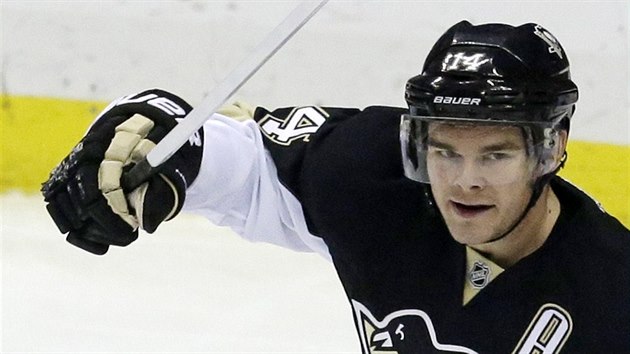 Chris Kunitz z Pittsburghu oslavuje svj gl.