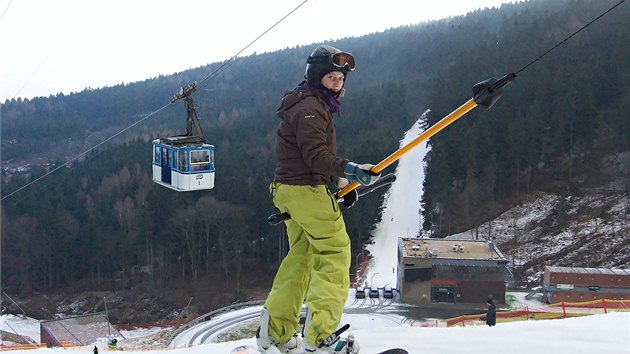 Hezky bylo v ter, ve stedu, a ve tvrtek se to zaalo kazit. A pedpov na vkend byla mizern. Takov byla leton sezona, k f arelu na Jetdu Jan Svato