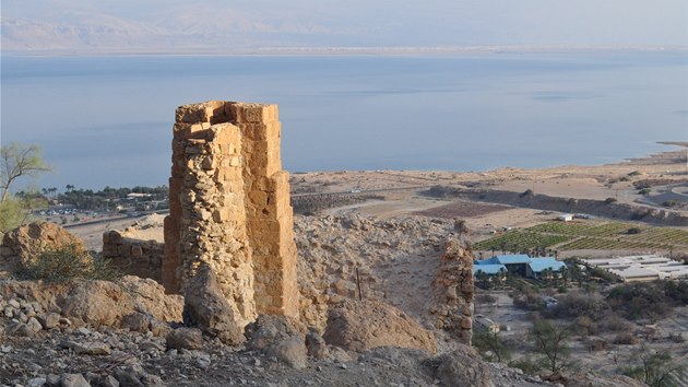 Výhled na Mrtvé moře od pramene Ein Gedi Spring