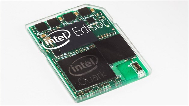 Počítač v SD kartě, to je Intel Edison. Firma s ním má velké plány. Může se stát systémem, který z "hloupých" zařízení udělá chytré.