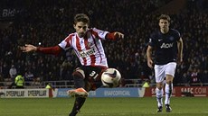ZVLÁDNUTÁ PENALTA. Fabio Borini zajistil Sunderlandu výhru.