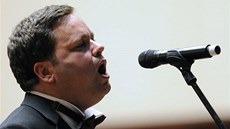 Paul Potts pi prvním vystoupení s eským národním symfonickým orchestrem v