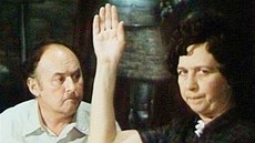 Hereka Vra Tichánková s Lubomírem Lipským ve filmu A ijí duchové! (1977)