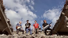 Kapelu Exil 51 tvo�í zleva kytarista a zp�vák Jan Odvárka, baskytarista Tomá�