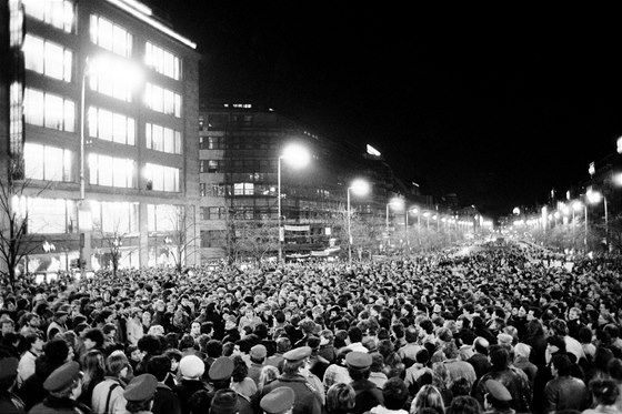 Demonstrace na Václavském námstí v Praze u píleitosti 20. výroí upálení...