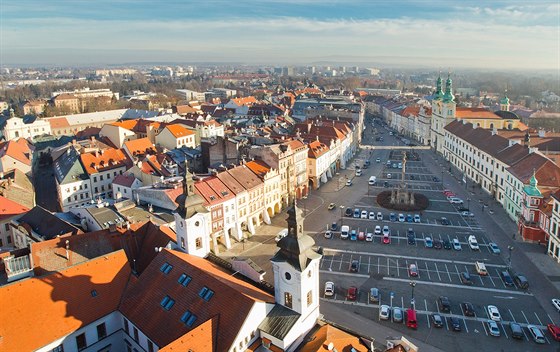 Velké náměstí v Hradci Králové připomíná spíše parkoviště. Nově má vzniknout promenáda.