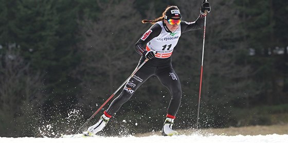 Bkyn na lyích Justyna Kowalczyková v kvalifikaci sprintu SP v Novém Mst...