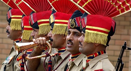 Indití vojáci tsn ped zahájením ceremonie