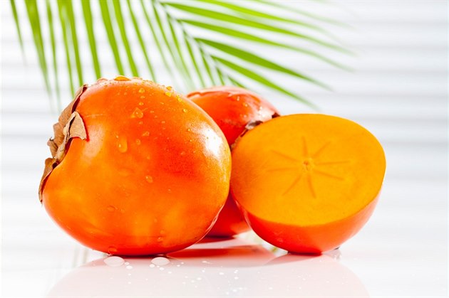 Kaki, ovoce chutnající jako sladká marmeláda. Musí být ovšem zralé ...