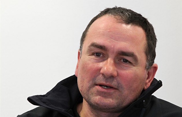 TRENÉR B̎C�. Miroslav Petrásek spoléhá, �e o výsledky se v nadcházející sezon� postarají hlavn� veteráni Bauer �i Jak�. Zárove� ale bude bedliv� sledovat výkony mladík� Knopa, Gräfa �i Korda�e.