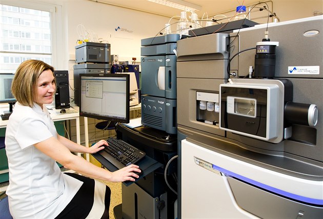Nová laborato� hmotnostní spektrometrie na fakult� farmacie Univerzity Karlovy...