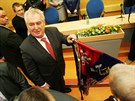Karlovarský kraj navtívil prezident Milo Zeman a dekoroval prapor...