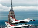 "Ef estnáctky" pedvádcího týmu USAF Thunderbirds bhem letecké show nad New...