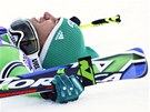 Felix Neureuther se raduje z vítzství v obím slalomu v Adelbodenu. 