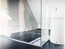 Designová atypická sprchová vanika z bílého a erného corianu