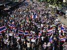 Tisíce lidí se v pondlí dopoledne vypravily zablokovat centrum Bangkoku.
