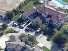 Policejní vozy ped domem Justina Biebera v Calabasas v Kalifornii (14. ledna...