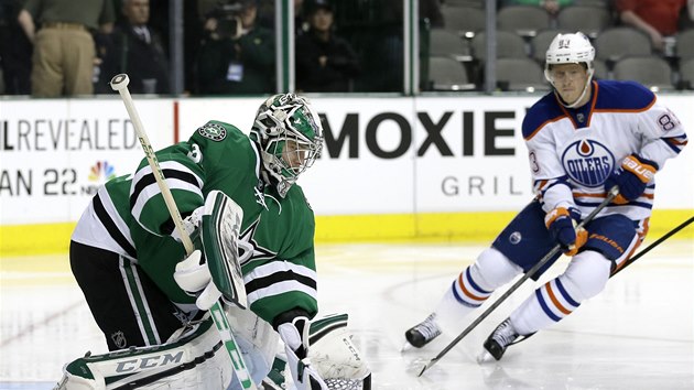 Brank Kari Lehtonen z Dallasu a tonk Edmontonu Ale Hemsk.