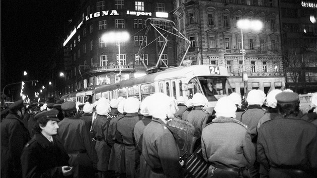 Demonstrace na Vclavskm nmst v Praze u pleitosti 20. vro uplen Jana Palacha. (18. ledna 1989)