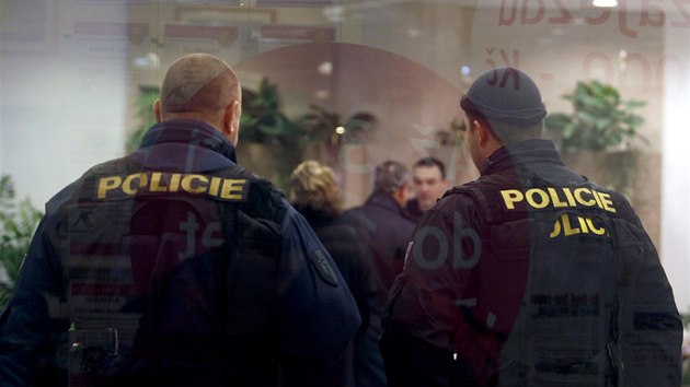 Protikorupční policie od rána zasahuje v České exportní bance a Exportní garanční a pojišťovací společnosti v pražské Vodičkově ulici. (15. ledna 2014)