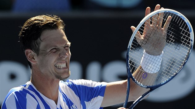 Tomá Berdych slaví postup do druhého kola Australian Open.