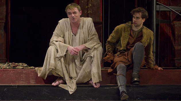 Záběr ze hry Jindřich IV., kterou uvádí pražské Divadlo Na Vinohradech