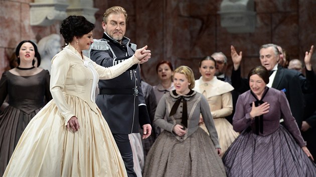 Adriana Kohútková jako Alžběta ve Státní opeře v Praze při generálce opery Richarda Wagnera Tannhäuser (8. ledna 2014).