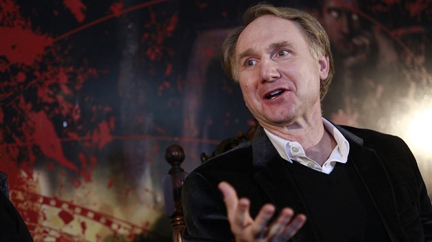 Dan Brown na tiskov konferenci v prask Novomstsk radnici (15. ledna 2014)