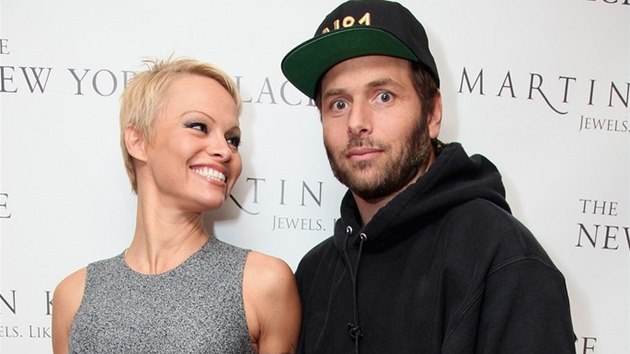 Pamela Andersonová a Rick Salomon jsou už manželé. Tentokrát už podruhé. (2014)