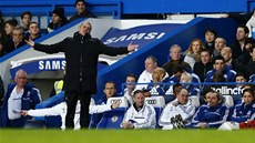 NO TAK. Typické emoce v podání José Mourinha.
