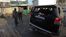 Afghán�tí policisté stojí p�ed libanonskou restaurací v kábulské diplomatické...
