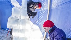 Loni mli sochai k dispozici 240 blok ledu o celkové hmotnosti asi 20 tun podchlazených na minus 25 stup Celsia.
