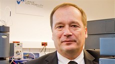 Profesor Alexandr Hrabálek z Farmaceutické fakulty UK v Hradci Králové