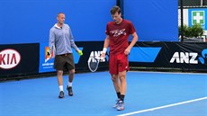 Tomá Berdych (vpravo) bhem tréninku v Melbourne.