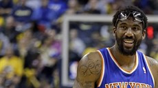 Amar'e Stoudemire z New Yorku odstupuje ze zápasu s Indianou.