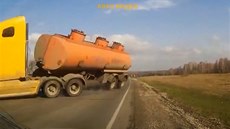 nehoda kamionu v Rusku