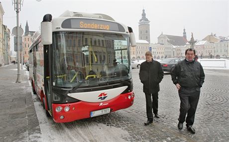 Elektrobus bude mít zastávku ped radnicí na námstí Pemysla Otakara II v...