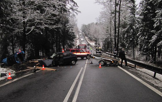 U Nažidel se 22. ledna 2014 v jednu hodinu odpoledne srazila tři osobní auta. Jeden z řidičů zemřel, jeho spolujezdkyně se zranila.